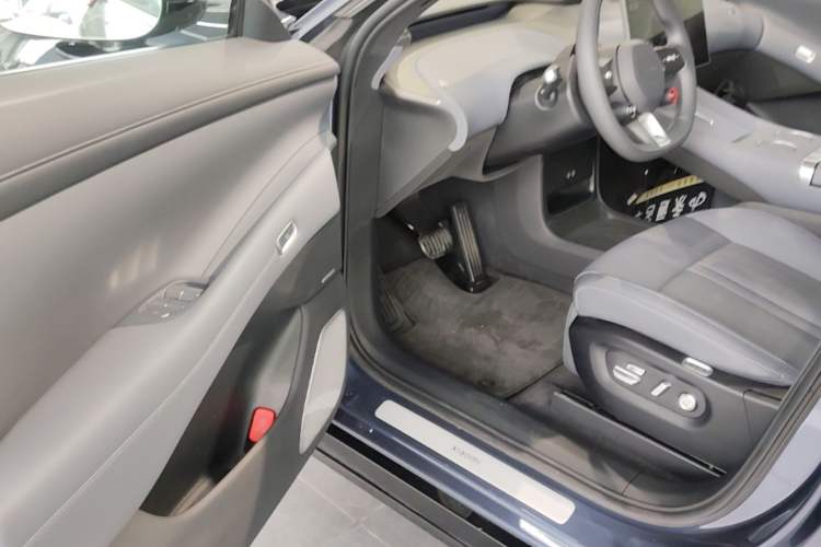 Used Xiaomi Auto YU7 2025 Ultra-Long Range High-Performance All-Wheel-Drive Max Edition Driver Seat