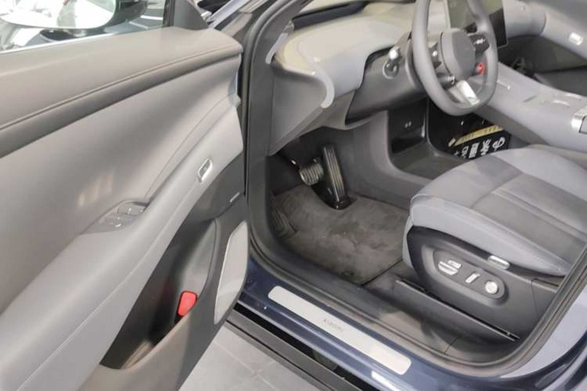 Used Xiaomi Auto YU7 2025 Ultra-Long Range High-Performance All-Wheel-Drive Max Edition Driver Seat