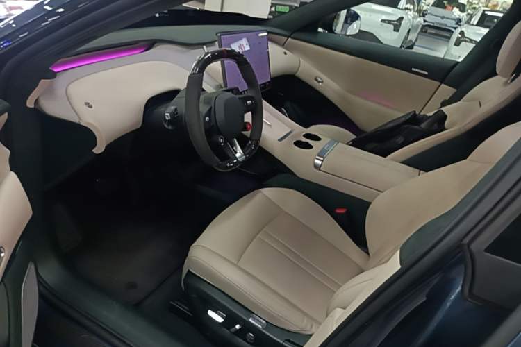 Used Xiaomi Auto YU7 2025 Ultra-Long Range High-Performance All-Wheel-Drive Max Edition Driver Seat