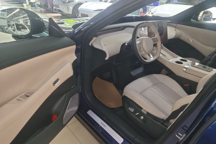 Used Xiaomi Auto YU7 2025 Ultra-Long Range High-Performance All-Wheel-Drive Max Edition Driver Seat