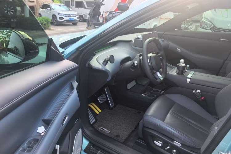 Used Xiaomi Auto YU7 2025 Ultra-Long Range High-Performance All-Wheel-Drive Max Edition Driver Seat