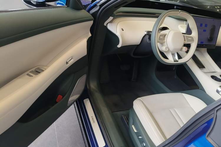 Used Xiaomi Auto YU7 2025 Ultra-Long Range Rear-Wheel Drive Version Driver Seat