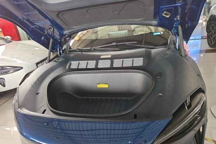 Used Xiaomi Auto YU7 2025 Ultra-Long Range High-Performance All-Wheel-Drive Max Edition Engine Bay