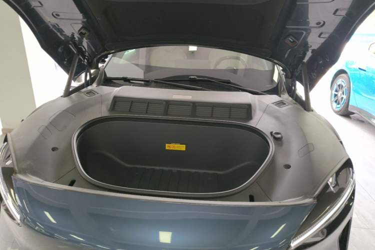 Used Xiaomi Auto YU7 2025 Ultra-Long Range High-Performance All-Wheel-Drive Max Edition Engine Bay
