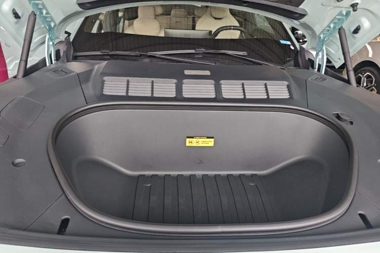 Used Xiaomi Auto YU7 2025 Ultra-Long Range High-Performance All-Wheel-Drive Max Edition Engine Bay