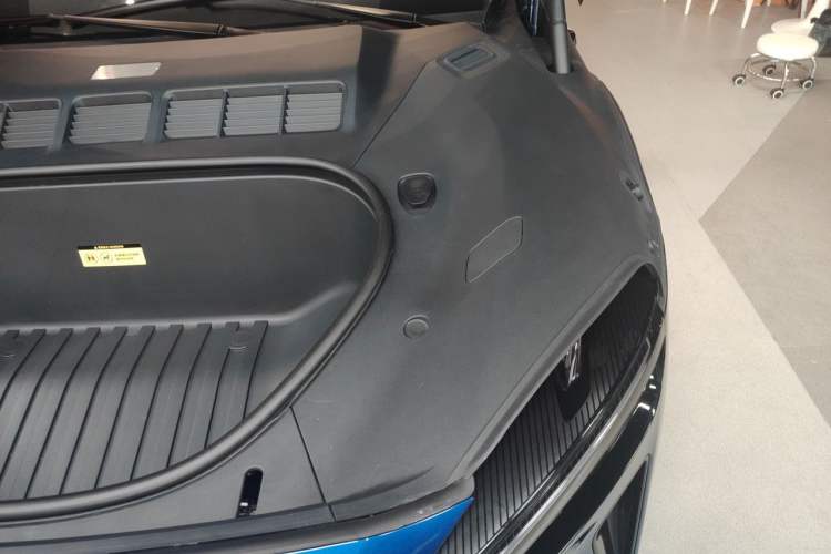 Used Xiaomi Auto YU7 2025 Ultra-Long Range High-Performance All-Wheel-Drive Max Edition Engine Bay Left