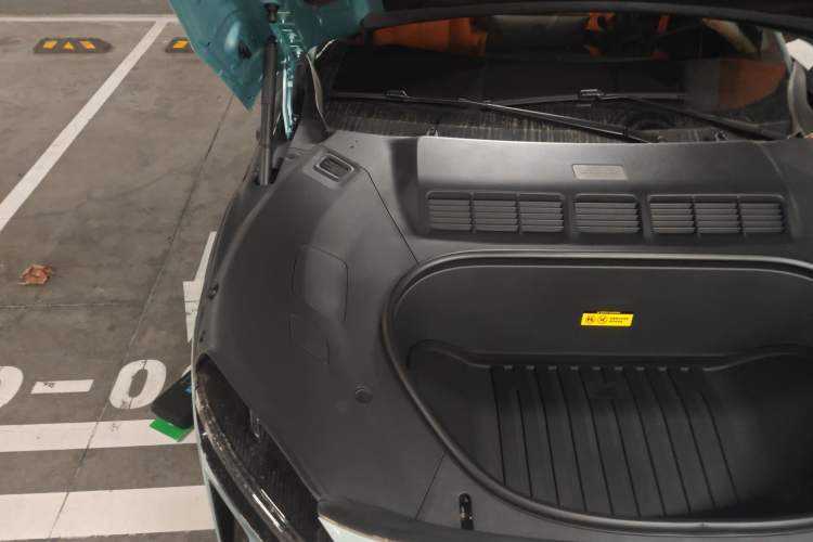 Used Xiaomi Auto YU7 2025 Ultra-Long Range All-Wheel Drive Pro Version Engine Bay Right