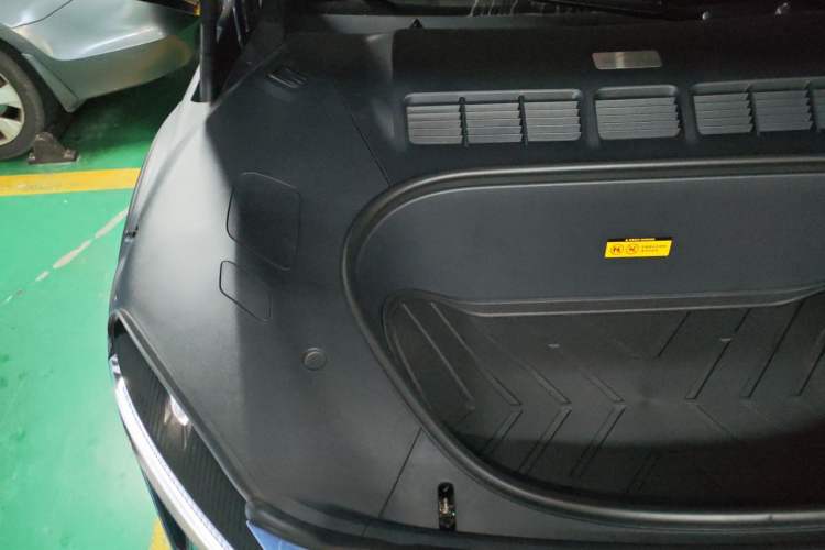 Used Xiaomi Auto YU7 2025 Ultra-Long Range High-Performance All-Wheel-Drive Max Edition Engine Bay Right