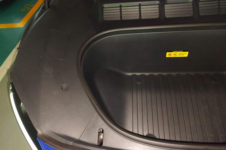 Used Xiaomi Auto YU7 2025 Ultra-Long Range High-Performance All-Wheel-Drive Max Edition Engine Bay Right
