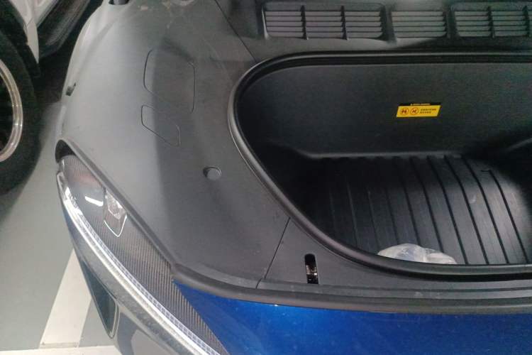 Used Xiaomi Auto YU7 2025 Ultra-Long Range High-Performance All-Wheel-Drive Max Edition Engine Bay Right