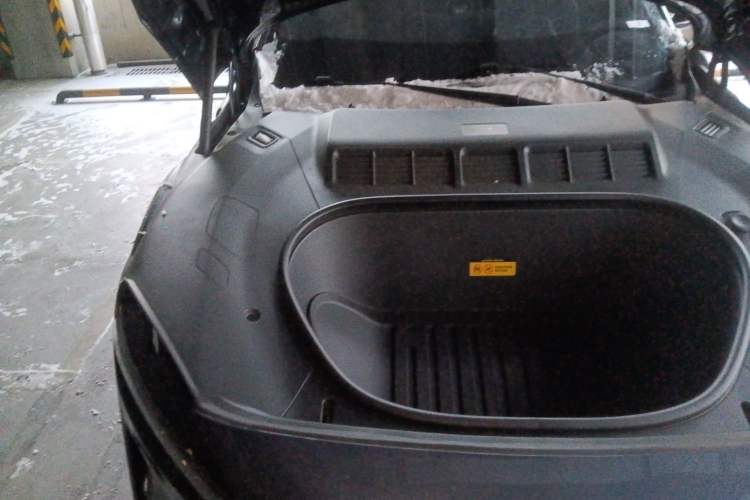 Used Xiaomi Auto YU7 2025 Ultra-Long Range High-Performance All-Wheel-Drive Max Edition Engine Bay Right