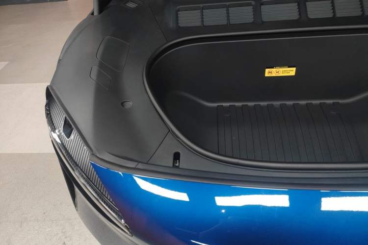 Used Xiaomi Auto YU7 2025 Ultra-Long Range High-Performance All-Wheel-Drive Max Edition Engine Bay Right