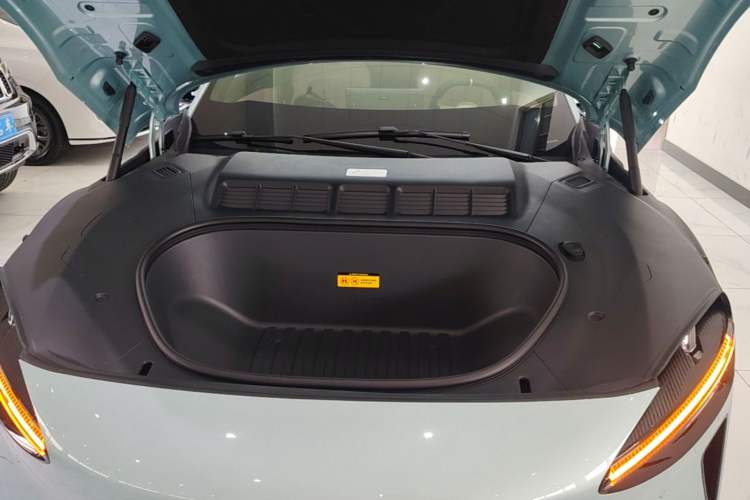 Used Xiaomi Auto YU7 2025 Ultra-Long Range High-Performance All-Wheel-Drive Max Edition Engine Bay