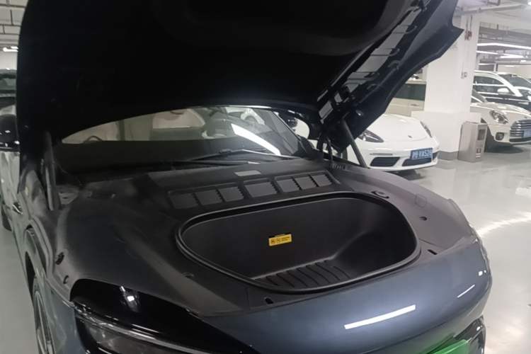 Used Xiaomi Auto YU7 2025 Ultra-Long Range High-Performance All-Wheel-Drive Max Edition Engine Bay