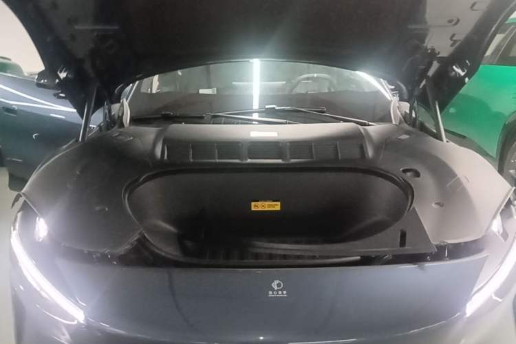 Used Xiaomi Auto YU7 2025 Ultra-Long Range High-Performance All-Wheel-Drive Max Edition Engine Bay