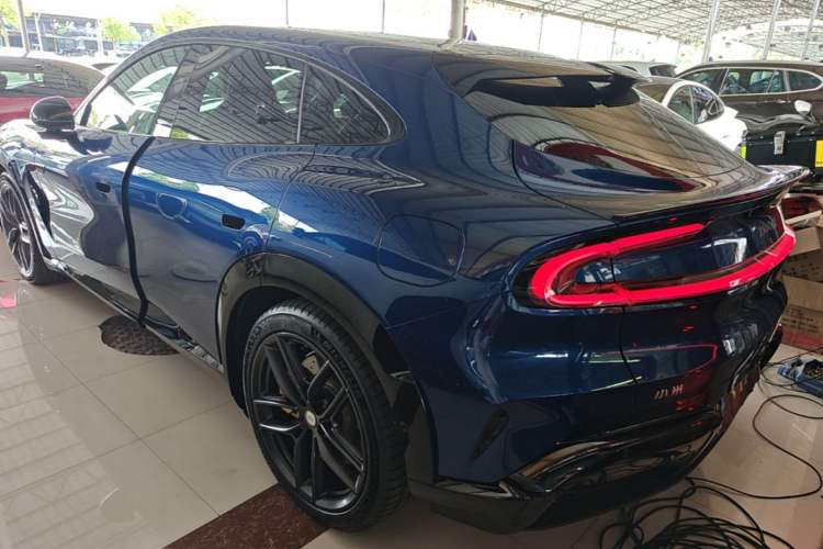 Used Xiaomi Auto YU7 2025 Ultra-Long Range High-Performance All-Wheel-Drive Max Edition Exterior 2