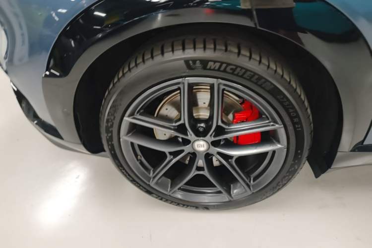Used Xiaomi Auto YU7 2025 Ultra-Long Range High-Performance All-Wheel-Drive Max Edition Exterior 2