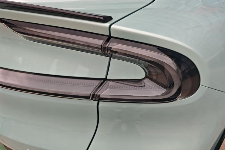 Used Xiaomi Auto YU7 2025 Ultra-Long Range High-Performance All-Wheel-Drive Max Edition Exterior 3