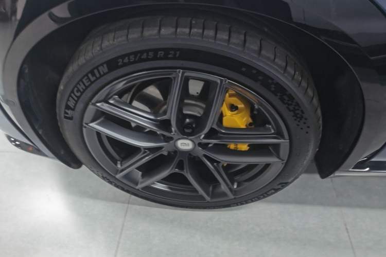 Used Xiaomi Auto YU7 2025 Ultra-Long Range High-Performance All-Wheel-Drive Max Edition Exterior 4