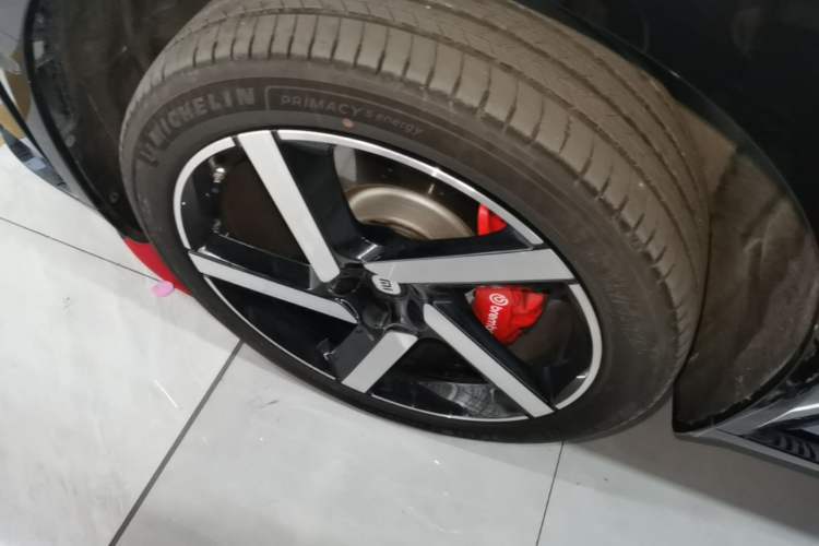 Used Xiaomi Auto YU7 2025 Ultra-Long Range High-Performance All-Wheel-Drive Max Edition Exterior 4