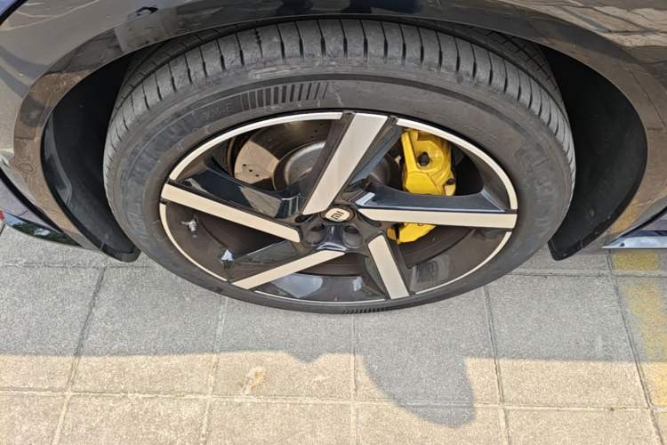 Used Xiaomi Auto YU7 2025 Ultra-Long Range High-Performance All-Wheel-Drive Max Edition Exterior 4