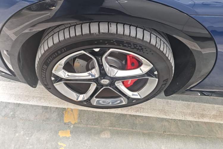 Used Xiaomi Auto YU7 2025 Ultra-Long Range High-Performance All-Wheel-Drive Max Edition Exterior 4