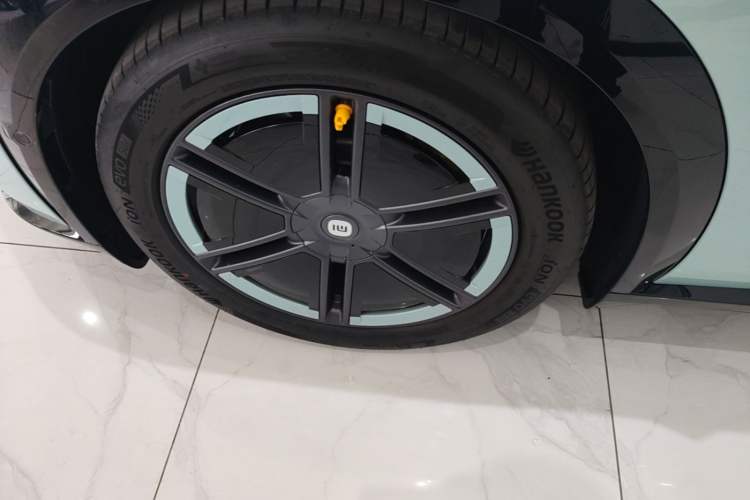 Used Xiaomi Auto YU7 2025 Ultra-Long Range High-Performance All-Wheel-Drive Max Edition Exterior 4