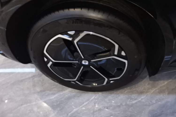 Used Xiaomi Auto YU7 2025 Ultra-Long Range Rear-Wheel Drive Version Exterior 5