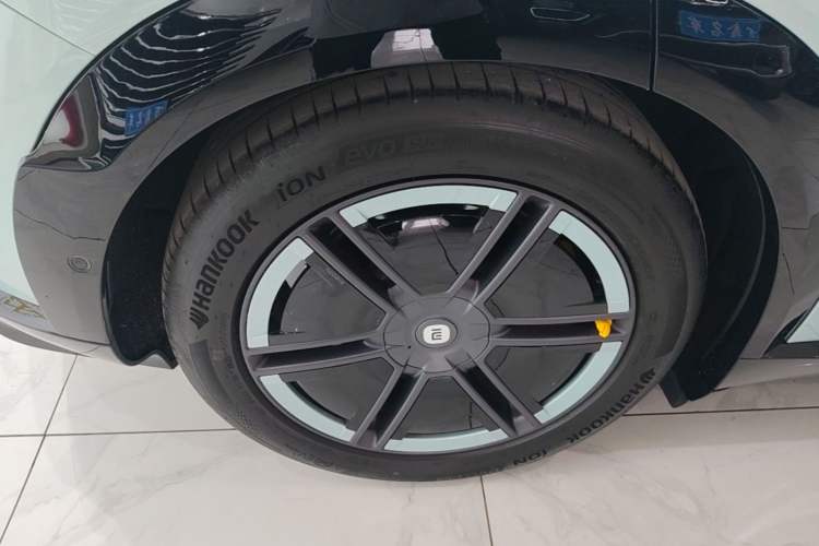 Used Xiaomi Auto YU7 2025 Ultra-Long Range High-Performance All-Wheel-Drive Max Edition Exterior 5