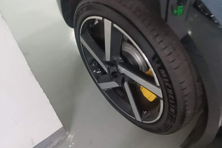 Used Xiaomi Auto YU7 2025 Ultra-Long Range High-Performance All-Wheel-Drive Max Edition Exterior 5
