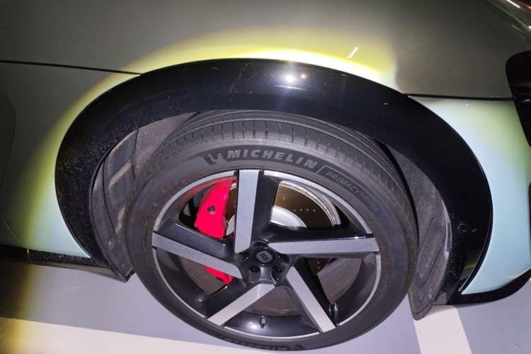 Used Xiaomi Auto YU7 2025 Ultra-Long Range High-Performance All-Wheel-Drive Max Edition Exterior 7