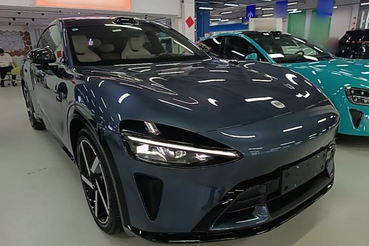 Used Xiaomi Auto YU7 2025 Ultra-Long Range High-Performance All-Wheel-Drive Max Edition Front Right 45 Deg