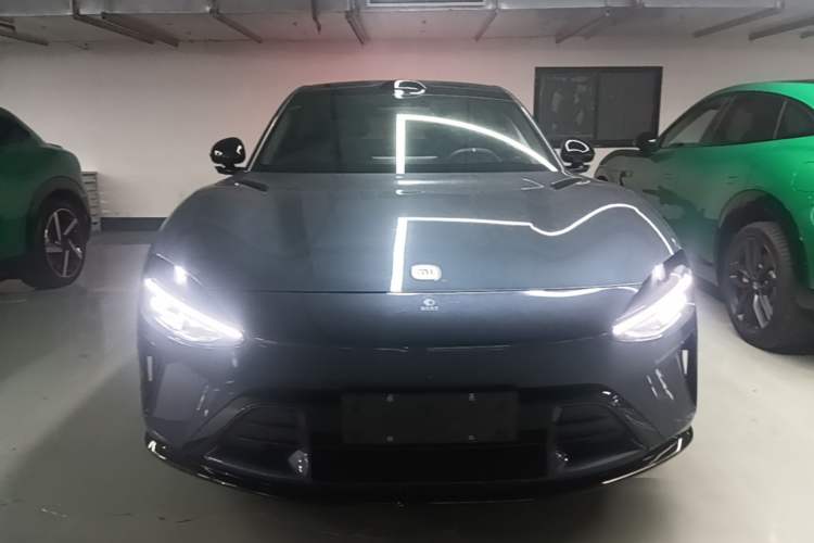Used Xiaomi Auto YU7 2025 Ultra-Long Range High-Performance All-Wheel-Drive Max Edition Front