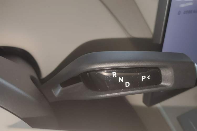 Used Xiaomi Auto YU7 2025 Ultra-Long Range High-Performance All-Wheel-Drive Max Edition Gear Lever