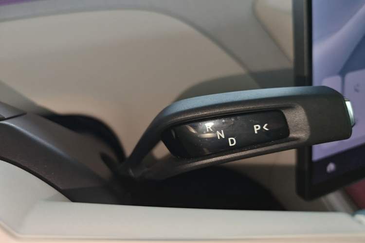 Used Xiaomi Auto YU7 2025 Ultra-Long Range High-Performance All-Wheel-Drive Max Edition Gear Lever
