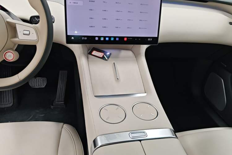 Used Xiaomi Auto YU7 2025 Ultra-Long Range High-Performance All-Wheel-Drive Max Edition Gear Lever