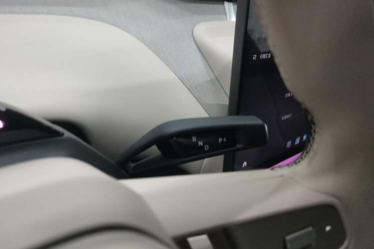 Used Xiaomi Auto YU7 2025 Ultra-Long Range High-Performance All-Wheel-Drive Max Edition Gear Lever