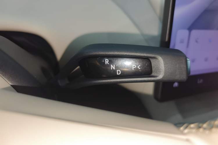 Used Xiaomi Auto YU7 2025 Ultra-Long Range High-Performance All-Wheel-Drive Max Edition Gear Lever