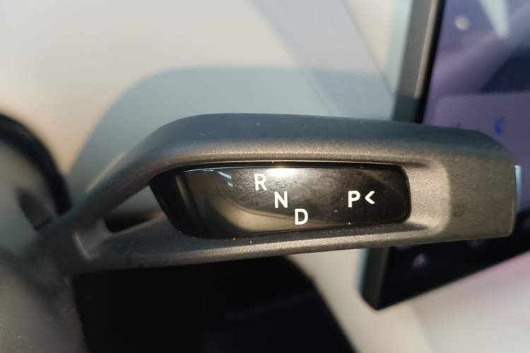 Used Xiaomi Auto YU7 2025 Ultra-Long Range High-Performance All-Wheel-Drive Max Edition Gear Lever