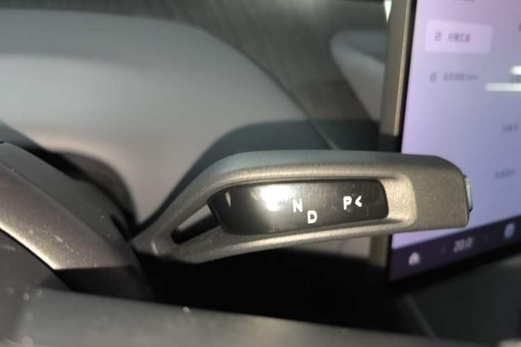 Used Xiaomi Auto YU7 2025 Ultra-Long Range High-Performance All-Wheel-Drive Max Edition Gear Lever