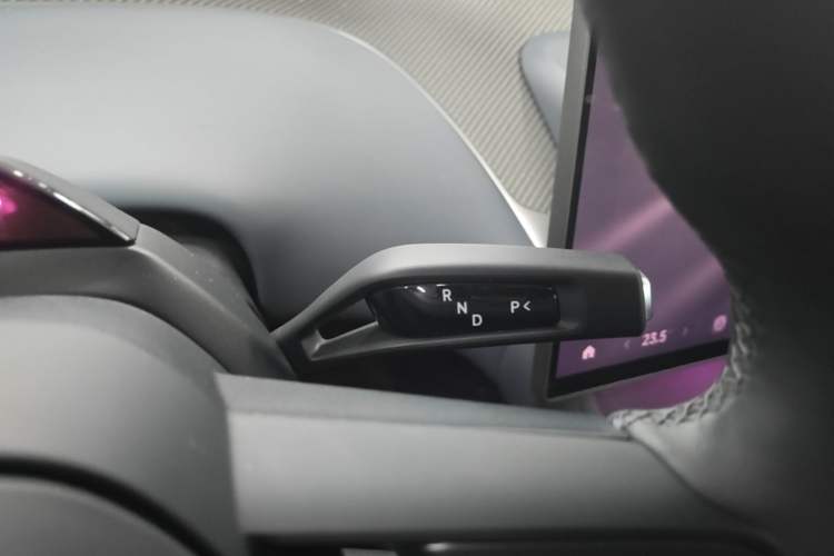 Used Xiaomi Auto YU7 2025 Ultra-Long Range High-Performance All-Wheel-Drive Max Edition Gear Lever