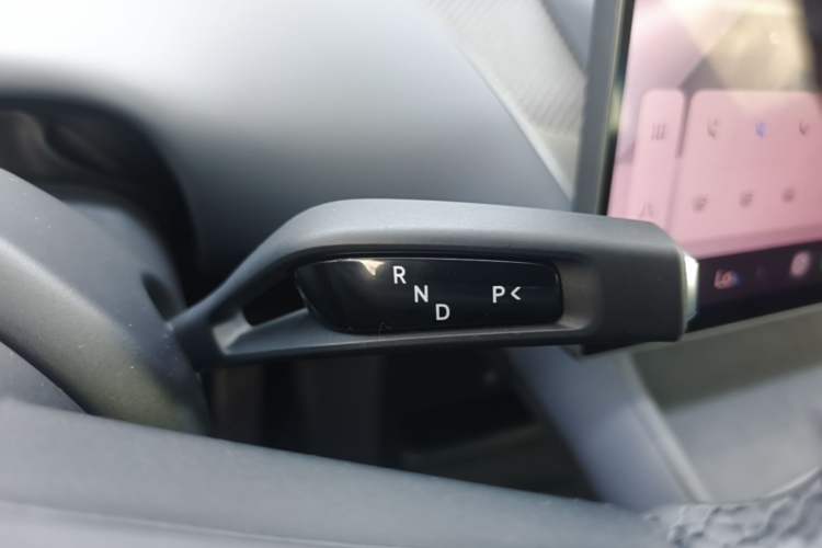 Used Xiaomi Auto YU7 2025 Ultra-Long Range High-Performance All-Wheel-Drive Max Edition Gear Lever