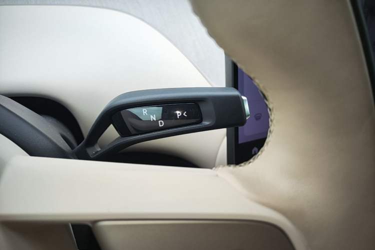 Used Xiaomi Auto YU7 2025 Ultra-Long Range High-Performance All-Wheel-Drive Max Edition Gear Lever
