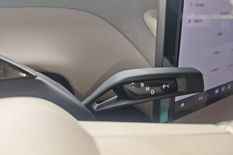 Used Xiaomi Auto YU7 2025 Ultra-Long Range High-Performance All-Wheel-Drive Max Edition Gear Lever