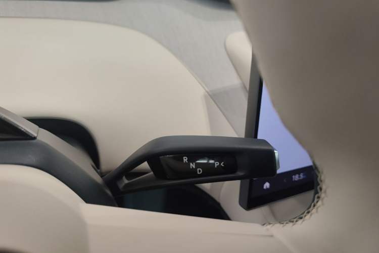 Used Xiaomi Auto YU7 2025 Ultra-Long Range High-Performance All-Wheel-Drive Max Edition Gear Lever