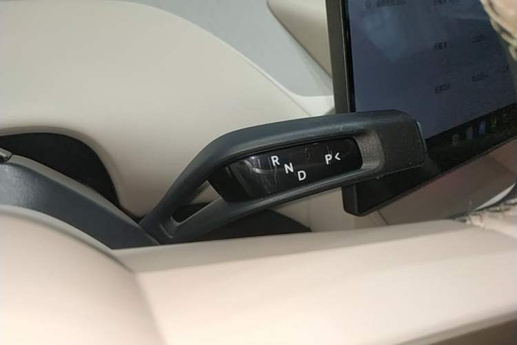 Used Xiaomi Auto YU7 2025 Ultra-Long Range Rear-Wheel Drive Version Gear Lever