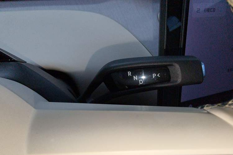 Used Xiaomi Auto YU7 2025 Ultra-Long Range High-Performance All-Wheel-Drive Max Edition Gear Lever