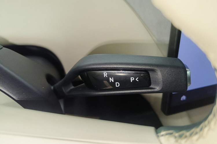 Used Xiaomi Auto YU7 2025 Ultra-Long Range High-Performance All-Wheel-Drive Max Edition Gear Lever