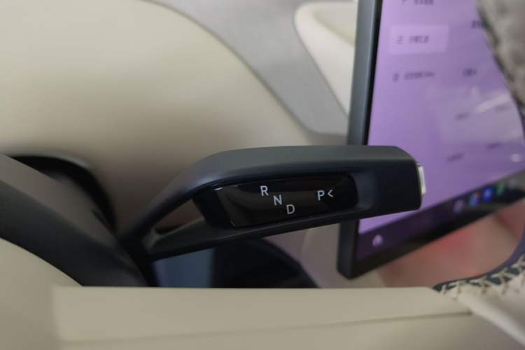 Used Xiaomi Auto YU7 2025 Ultra-Long Range High-Performance All-Wheel-Drive Max Edition Gear Lever