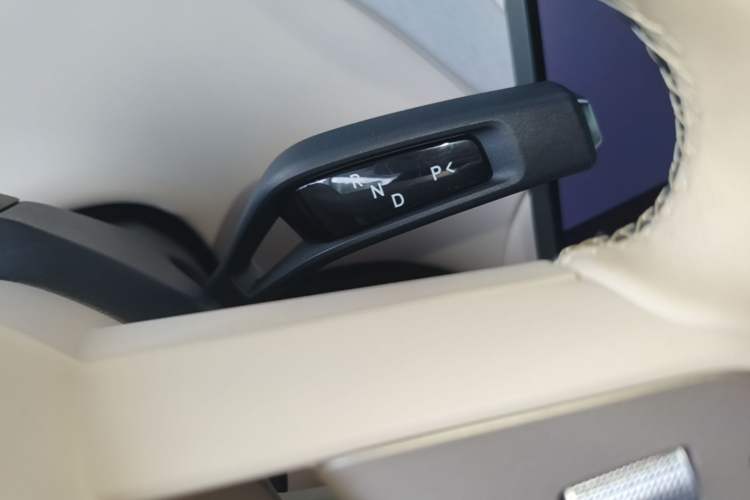 Used Xiaomi Auto YU7 2025 Ultra-Long Range High-Performance All-Wheel-Drive Max Edition Gear Lever